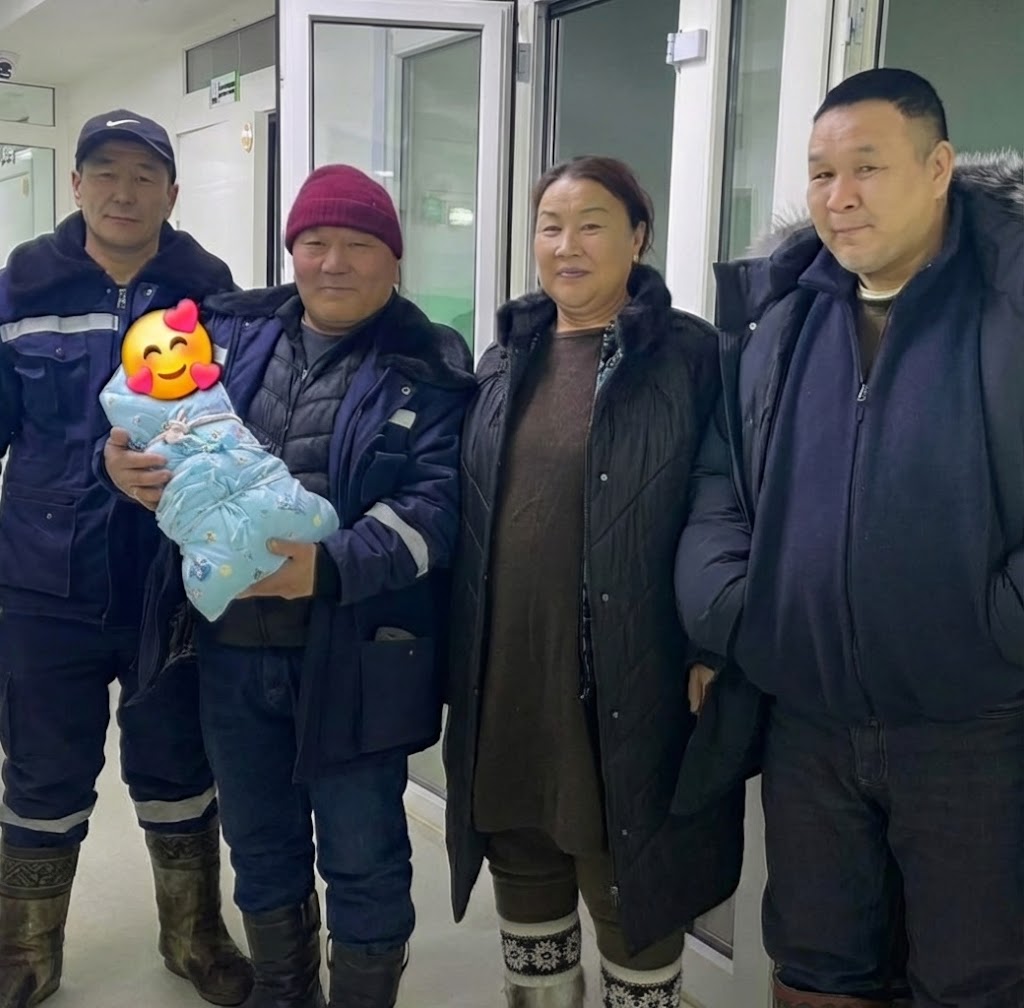 Улаанбаатар - Улаангом чиглэлийн автобусанд 3.200 гр охин мэндэлжээ