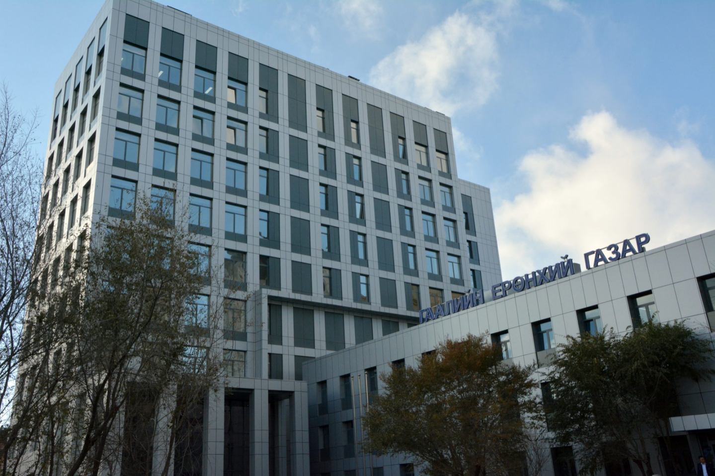 Олон удаагийн үйлдлээр их хэмжээний авлига авсан, 100 гаруй аж ахуйн нэгжтэй үгсэн хуйвалдсан гаалийн байцаагчдыг саатуулжээ